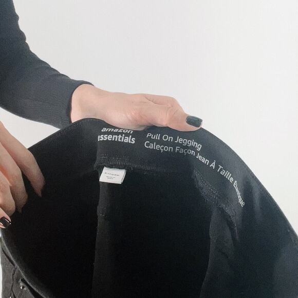 Amazon Essentials Women's Black Stretch Pull-On Jegging Size 6 - Picture 6 of 6